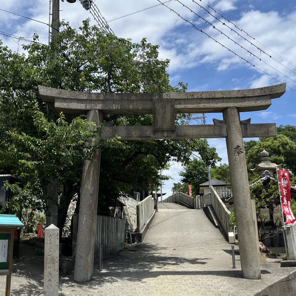 生石神社　石の宝殿の駐車場から南の鳥居