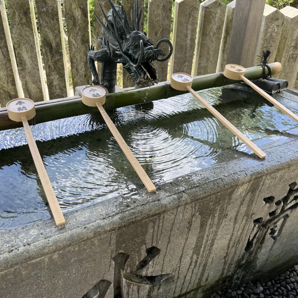 生石神社　石宝殿　手水舎