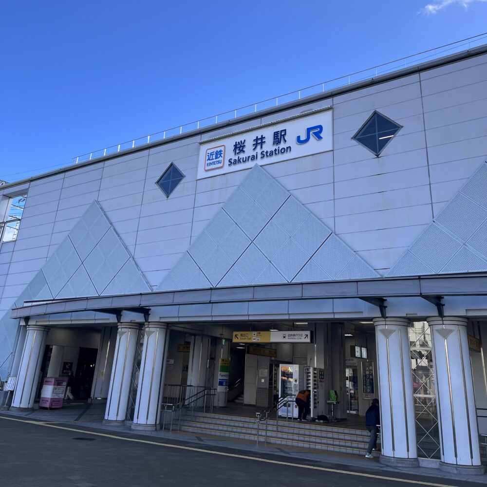 奈良県桜井市の桜井駅外観。大神神社参拝の起点となる駅。