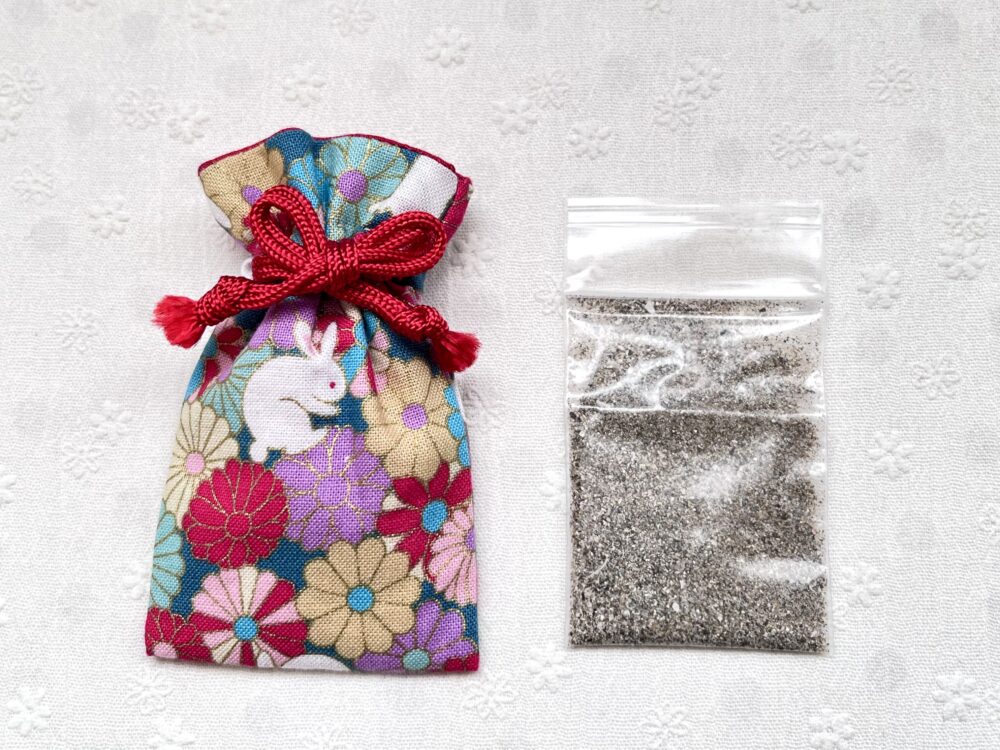 出雲大社　御砂用のお守り袋と御砂を入れるチャック袋