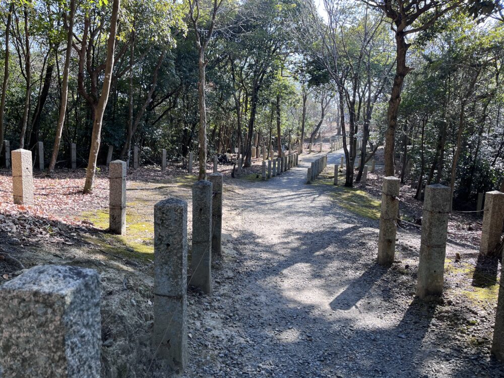 日岡陵から日岡山の展望台へ続く道