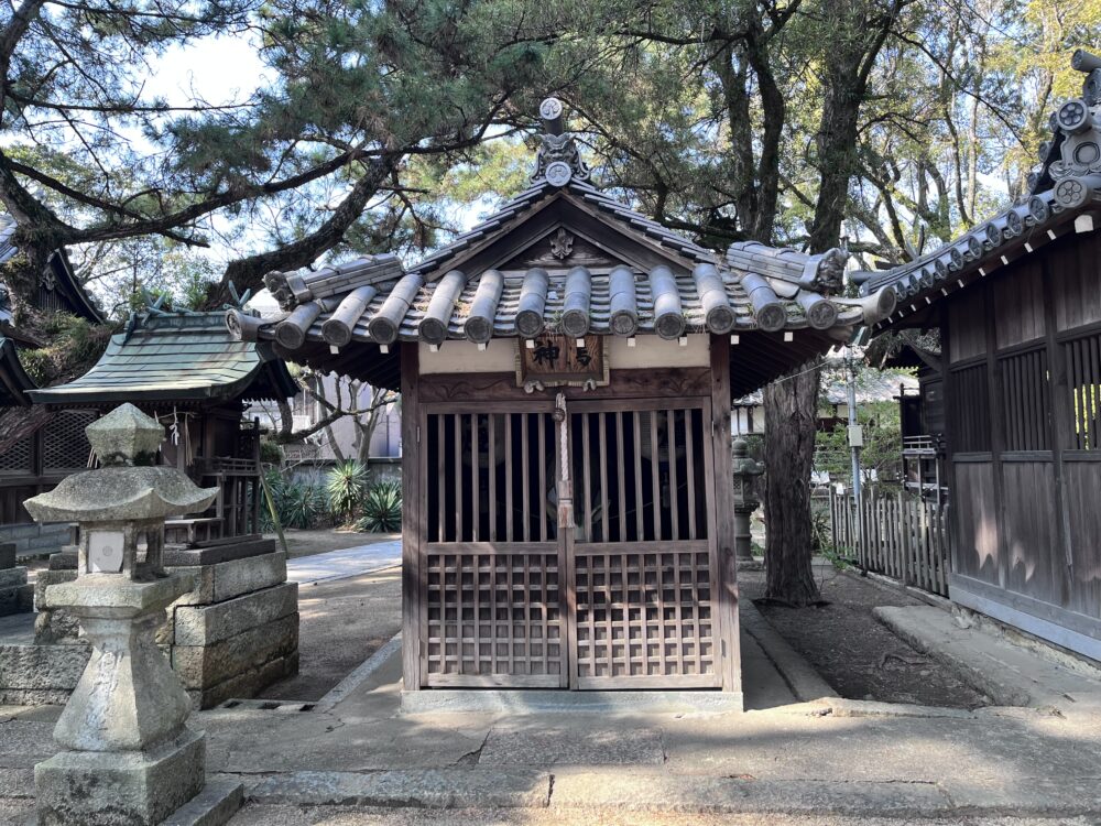 高砂神社の神馬舎
