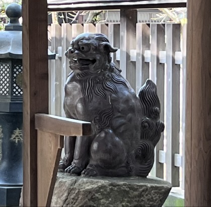 高砂神社の摂社　和魂神社の阿形の狛犬