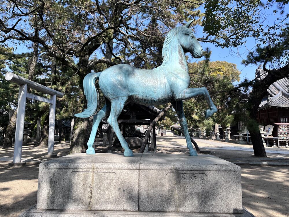 高砂神社　青銅製の神馬