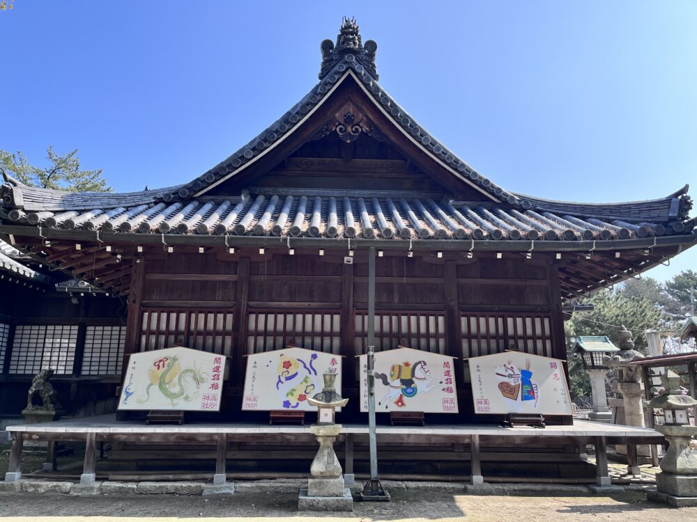 高砂子神社　拝殿側面に飾られた奉納絵馬