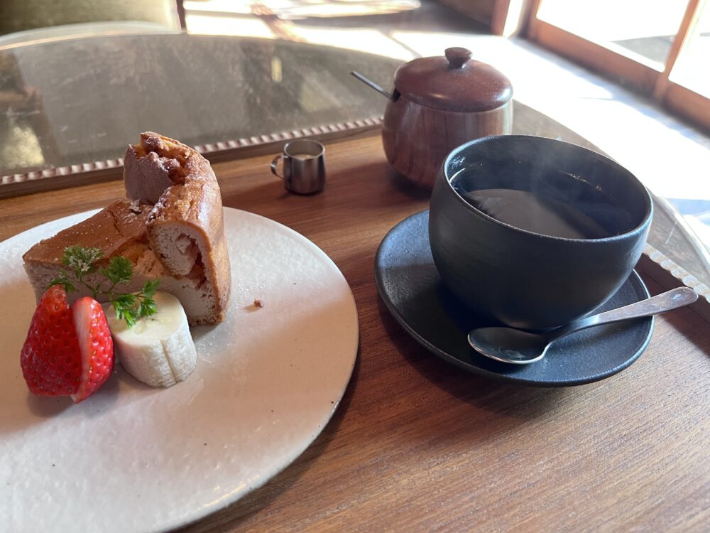 高砂 古民家カフェ「木陰」のデザート 紅茶のシフォンケーキ